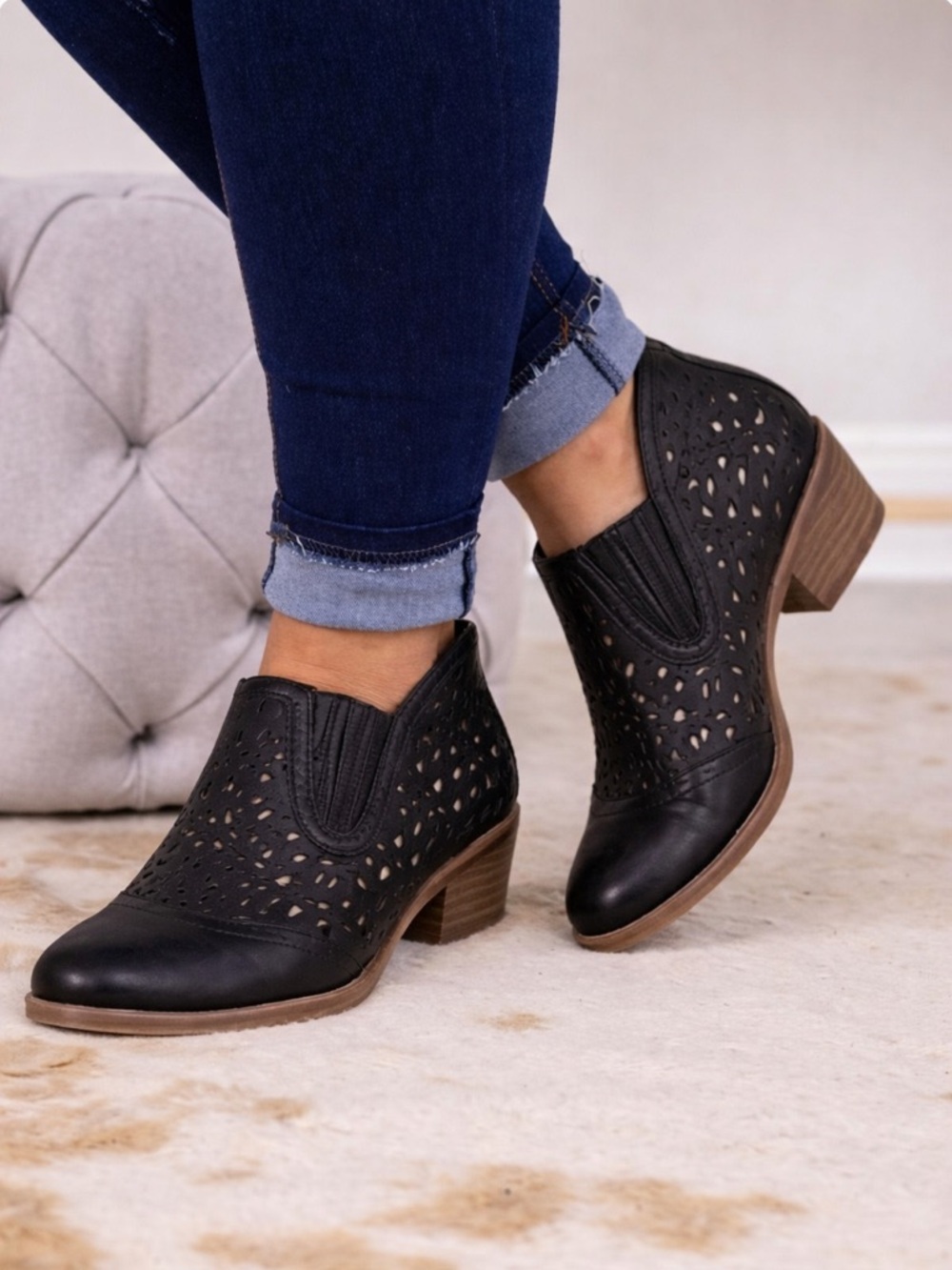 Dolce Vita Black Cutout Ankle Booties Women’s 9.5 Western Boho Heel Metallic